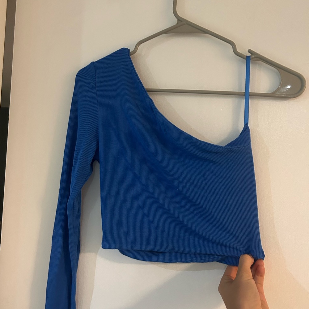 Showpo single sleeve blue crop top